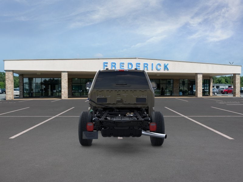 2026 Ford Super Duty F-350 SRW Chassis Cab F-350&reg; Lariat&reg; 4WD Crew Cab 179 WB 60 CA