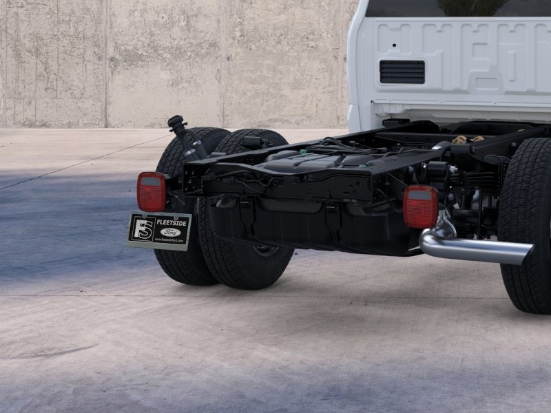 2025 Ford F-350 Super Duty Chassis Cab XL - Photo 38