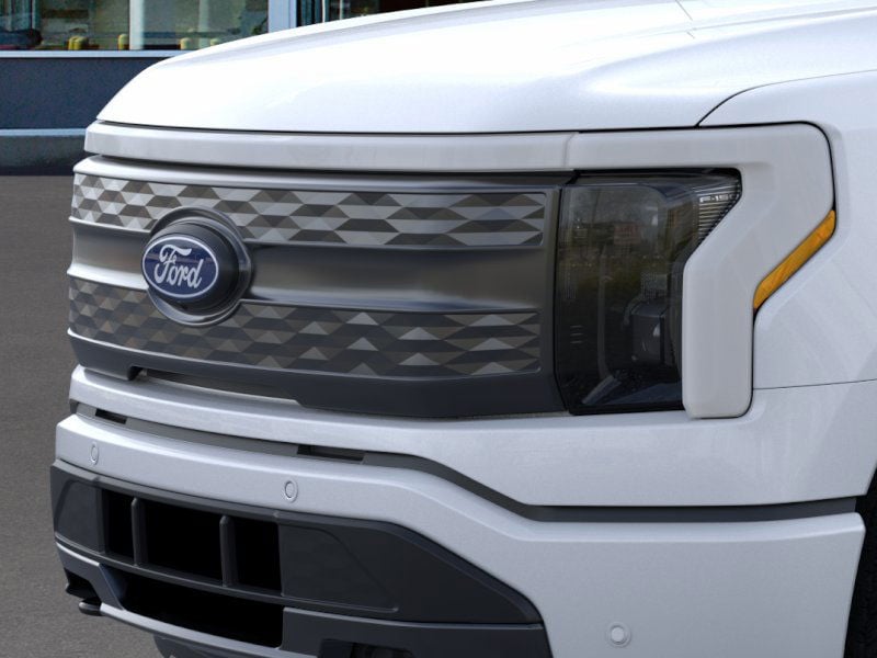 2025 Ford F-150 Lightning Lariat photo 22