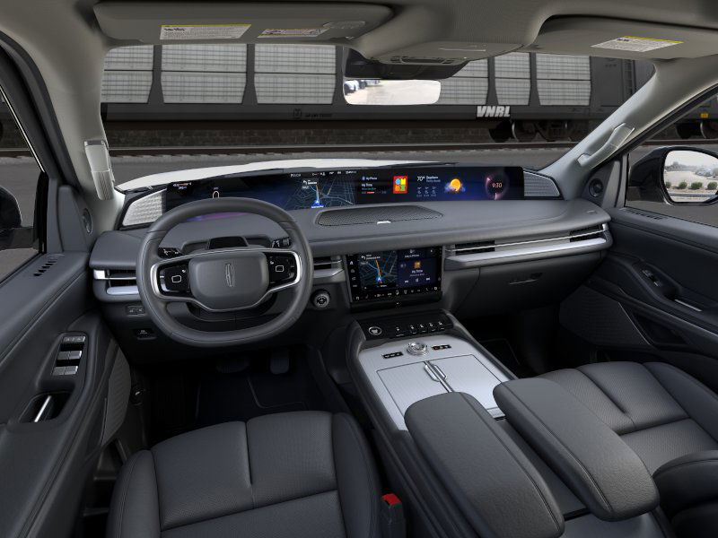 Thumbnail: 2025 Lincoln Navigator - 32