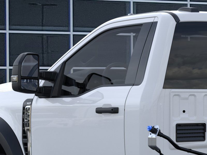 2025 Ford F-550 Super Duty Chassis Cab XLT - Photo 20