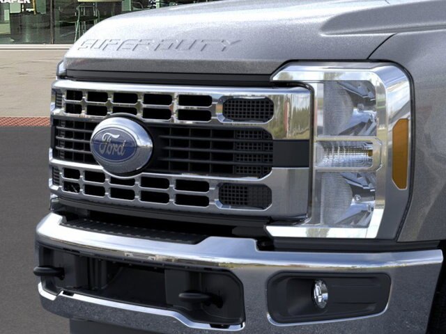 2025 Ford F-350 Super Duty Chassis Cab XLT - Photo 39