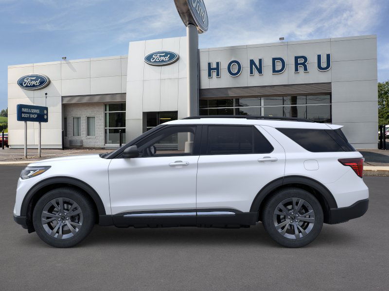 2025 Ford Explorer photo 3