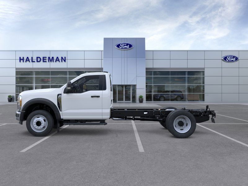 2025 Ford F-550 photo 2
