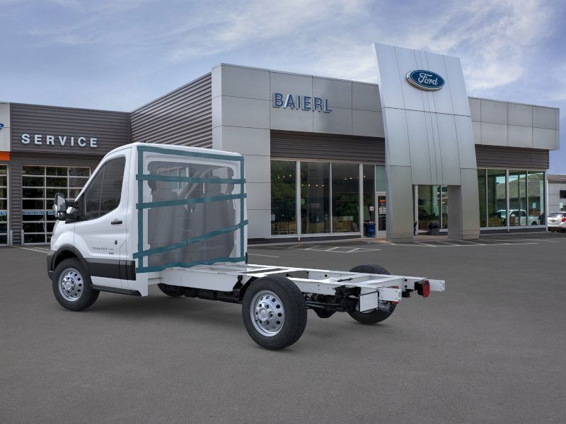 2025 Ford Transit Cutaway photo 4