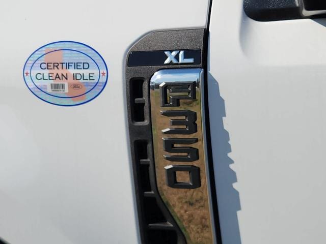 2025 Ford Super Duty F-350 DRW Chassis Cab F-350&reg; XL 4WD Crew Cab 179 WB 60 CA