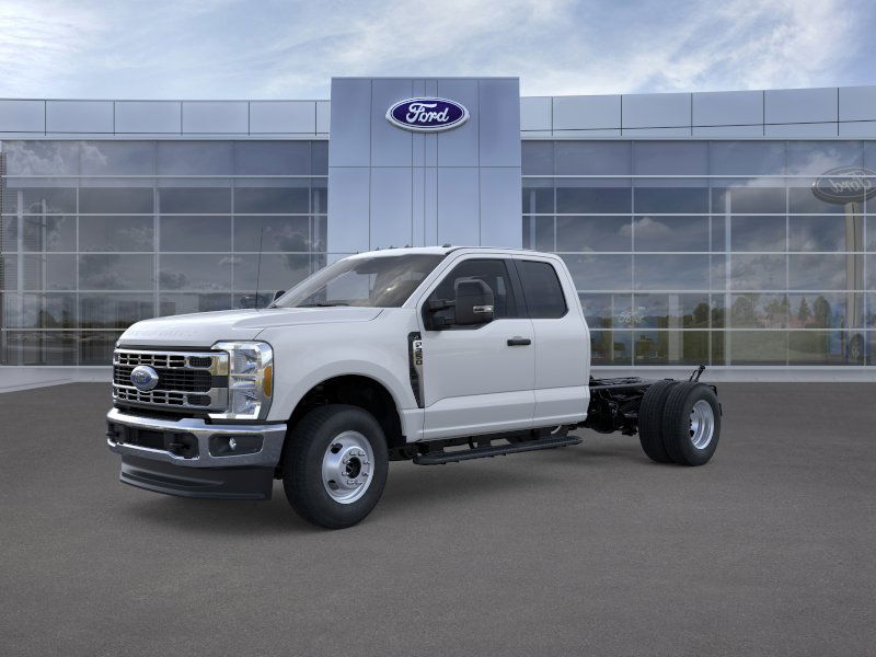 2025 Ford F-350 Super Duty Chassis Cab XL's photo