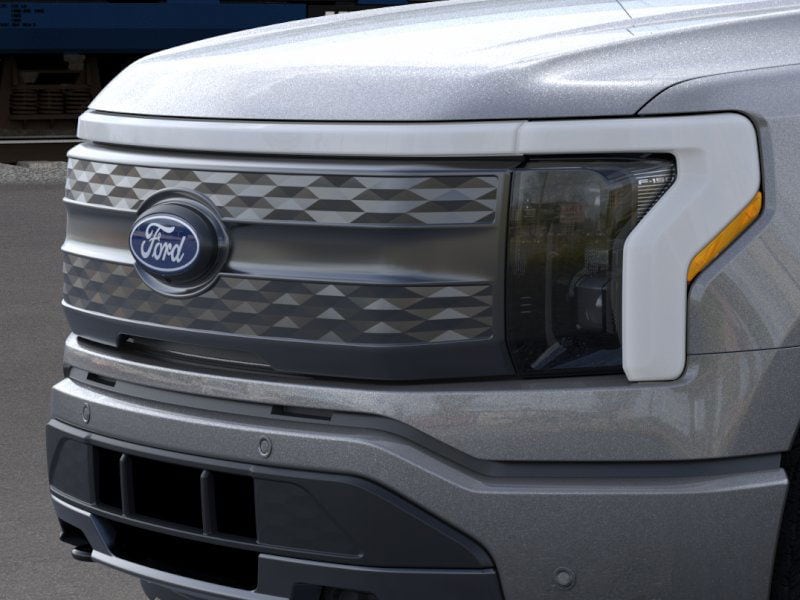 2025 Ford F-150 Lightning Lariat 17