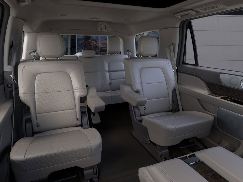 Thumbnail: 2024 Lincoln Navigator - 41