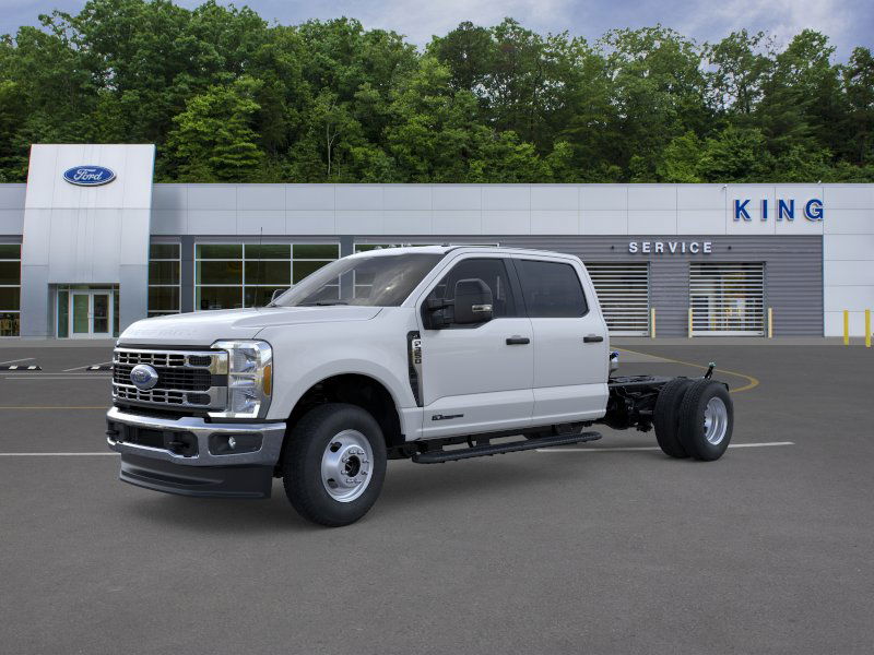 2026 Ford F-350 Chassis Truck Crew Cab  2026 Ford F-350 Chassis Truck Crew Cab