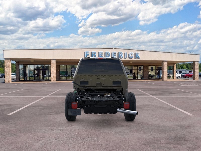 2026 Ford Super Duty F-350 SRW Chassis Cab F-350&reg; Lariat&reg; 4WD Crew Cab 179 WB 60 CA