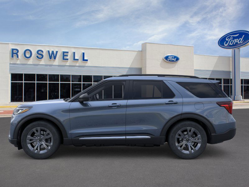 2025 Ford Explorer photo 2