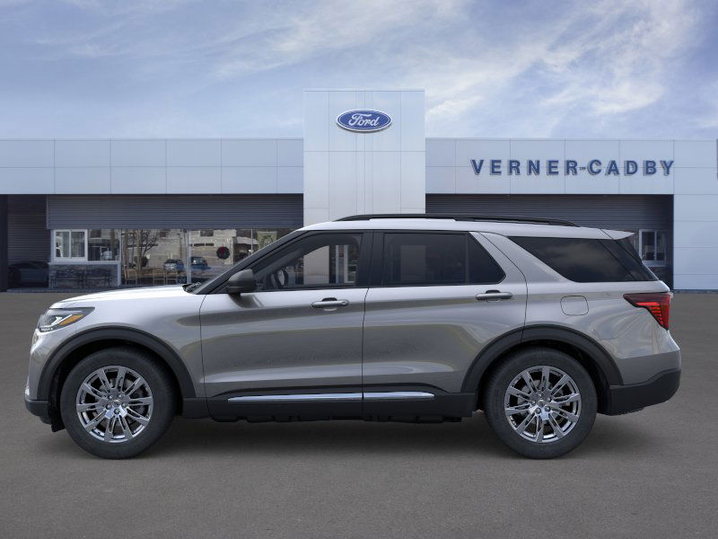 2025 Ford Explorer photo 2