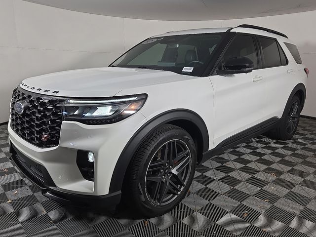 2025 Ford Explorer ST's photo