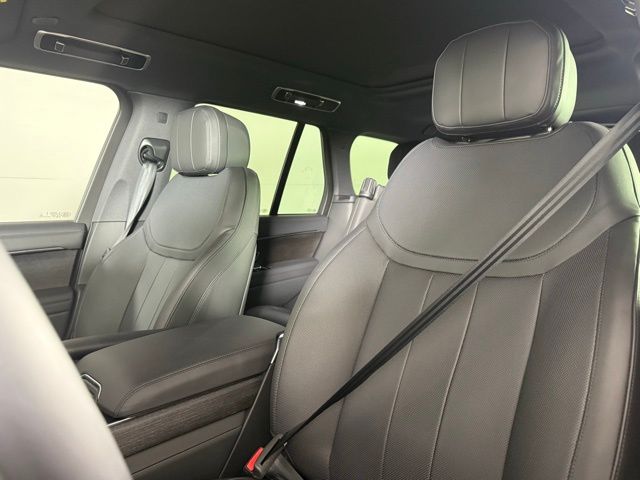 2025 Land Rover Range Rover SE - Photo 15