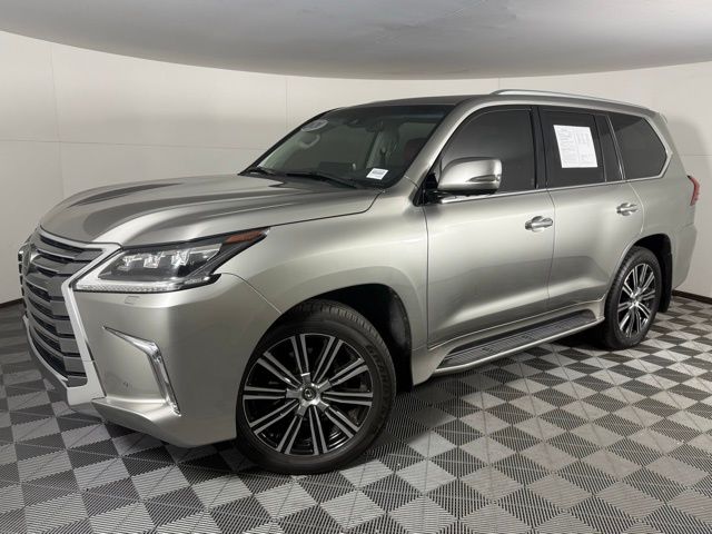 2020 Lexus LX 570's photo