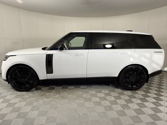 2025 Land Rover Range Rover SV photo 2