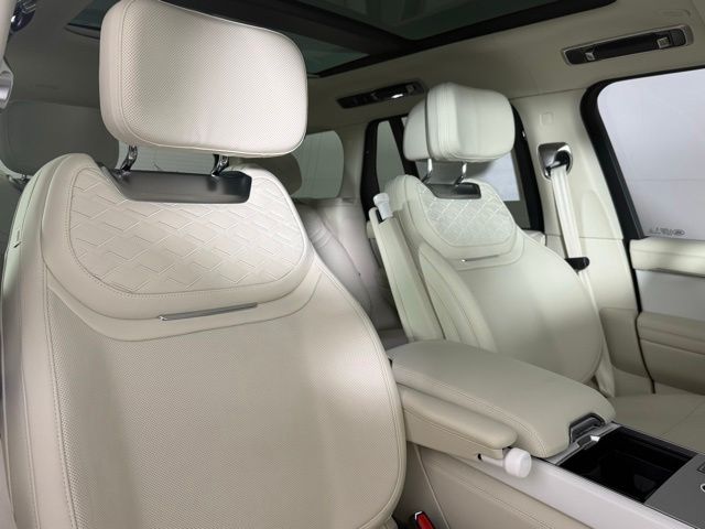 2026 Land Rover Range Rover SV - Photo 34
