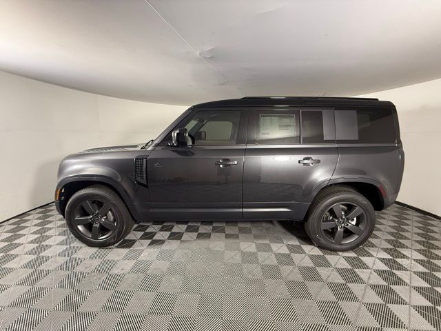 2025 Land Rover Defender 110 S photo 3