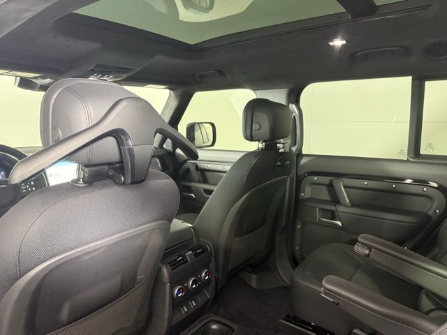 2026 Land Rover Defender V8 - Photo 25