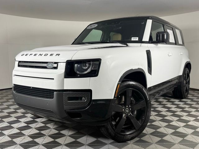 2025 Land Rover Defender 110 V8 P525's photo