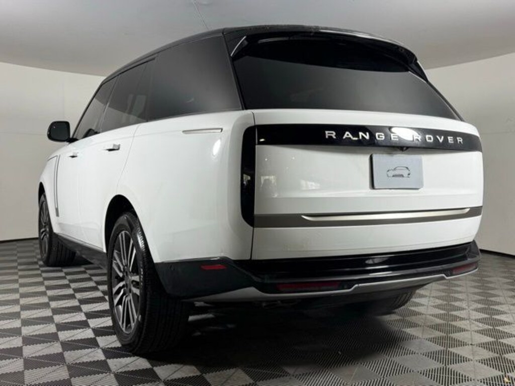 New 2025 Land Rover Range Rover SE SUV