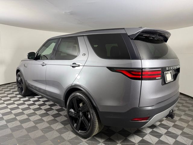 2025 Land Rover Discovery S photo 4