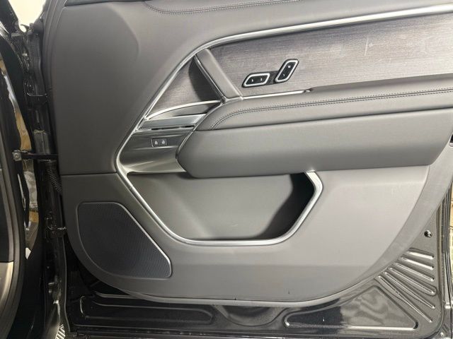 2025 Land Rover Range Rover SE - Photo 31