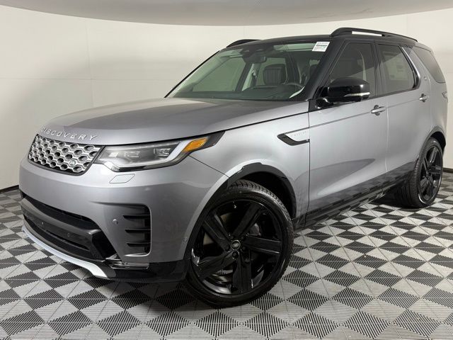 2026 Land Rover Discovery Tempest Edition's photo