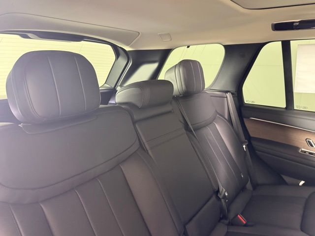 2025 Land Rover Range Rover SE - Photo 28