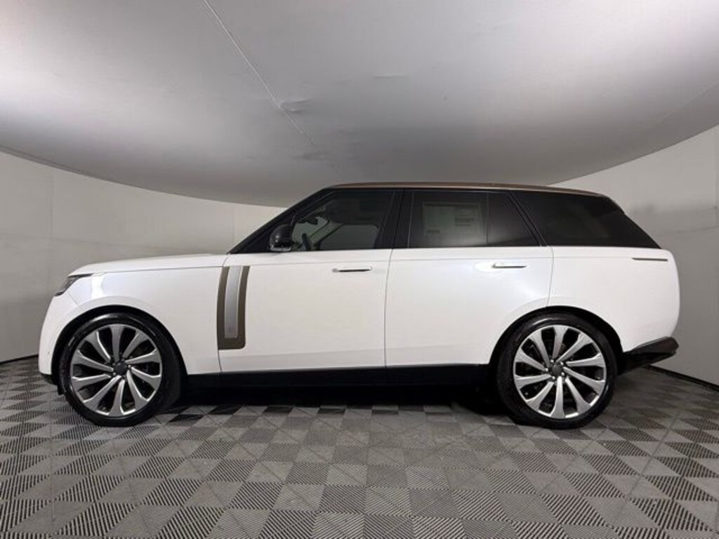 New 2026 Land Rover Range Rover SV Signature Suite SUV
