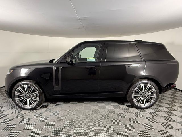 2025 Land Rover Range Rover SE photo 4