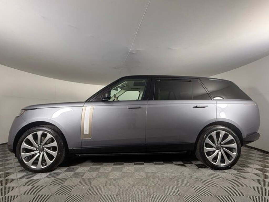 New 2026 Land Rover Range Rover SV Signature Suite SUV