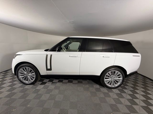 2025 Land Rover Range Rover SE photo 3
