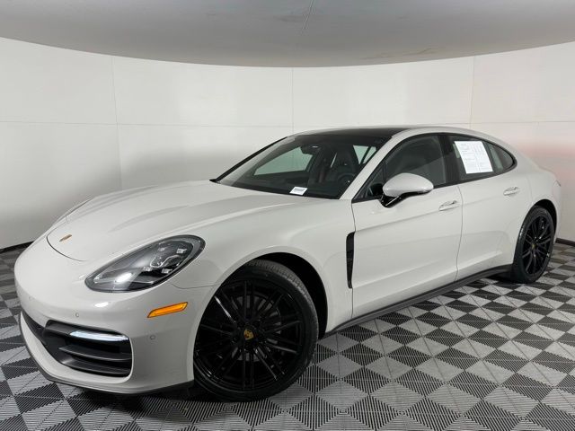 2022 Porsche Panamera Base's photo