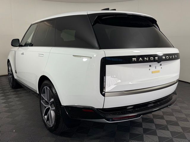 2025 Land Rover Range Rover SE photo 4