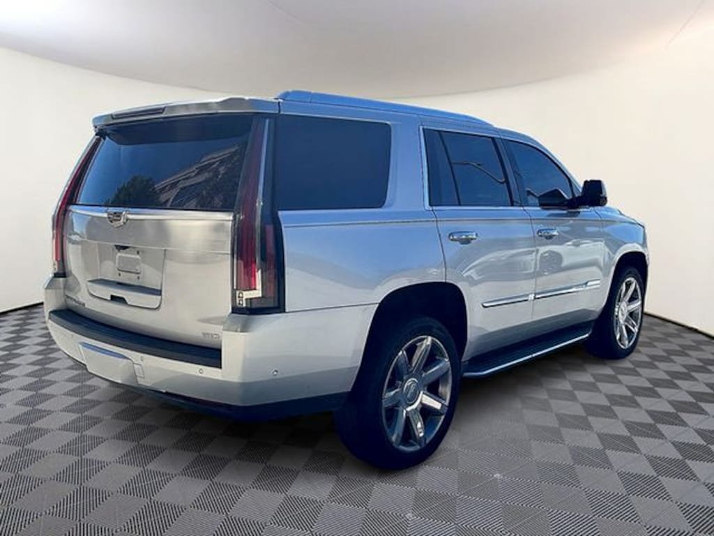 Used 2019 Cadillac Escalade Luxury SUV