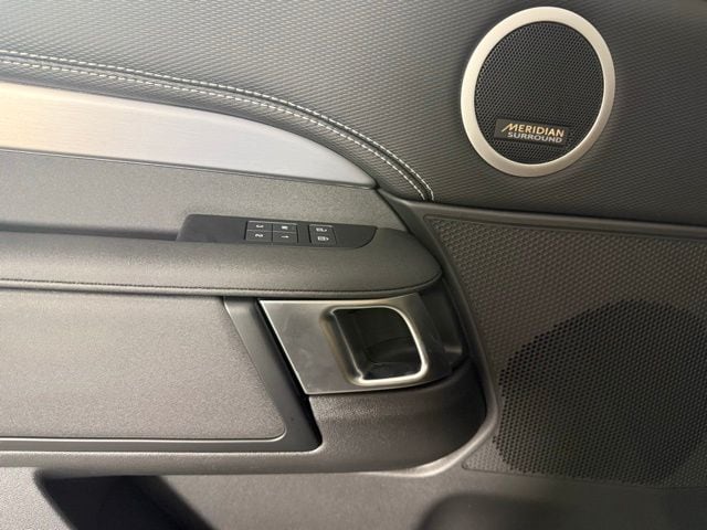 2026 Land Rover Discovery Gemini Edition - Photo 14