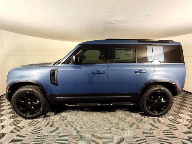 2025 Land Rover Defender 110 S photo 2