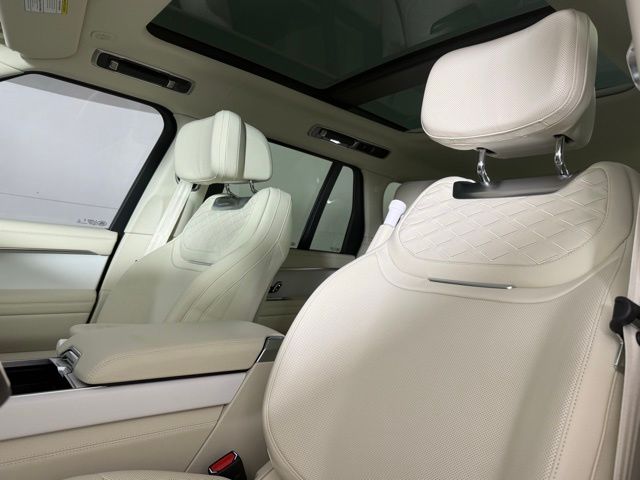 2026 Land Rover Range Rover SV - Photo 6