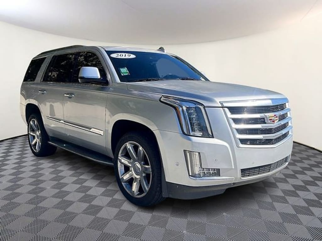 Used 2019 Cadillac Escalade Luxury SUV
