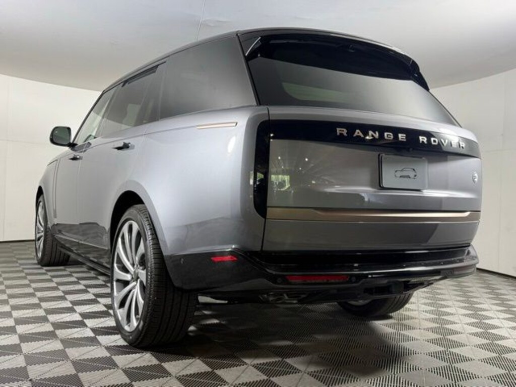 New 2026 Land Rover Range Rover SV Signature Suite SUV