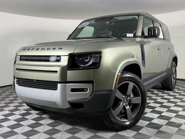 2025 Land Rover Defender 110 S P300's photo