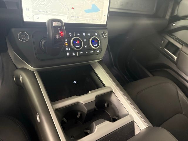 2026 Land Rover Defender V8 - Photo 22