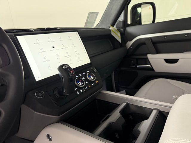 2026 Land Rover Defender V8 - Photo 25