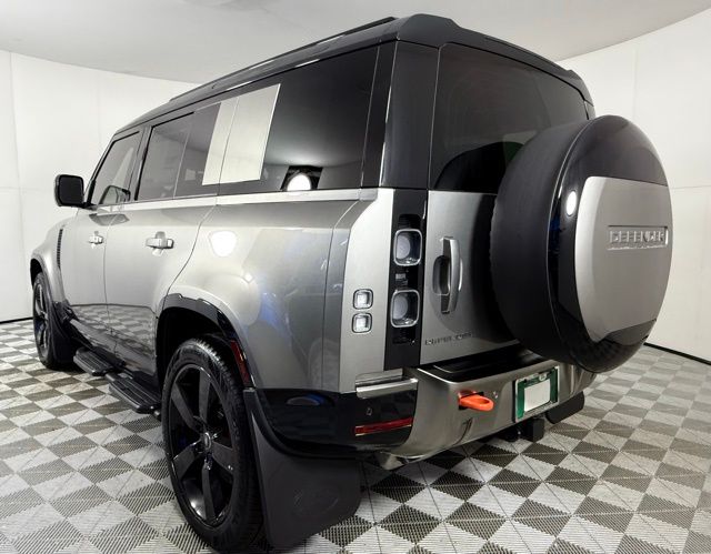 2025 Land Rover Defender X photo 4
