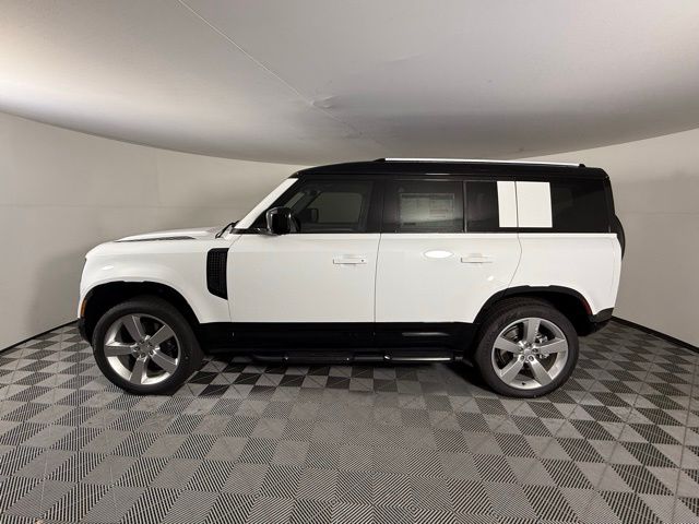2025 Land Rover Defender X-Dynamic SE photo 3