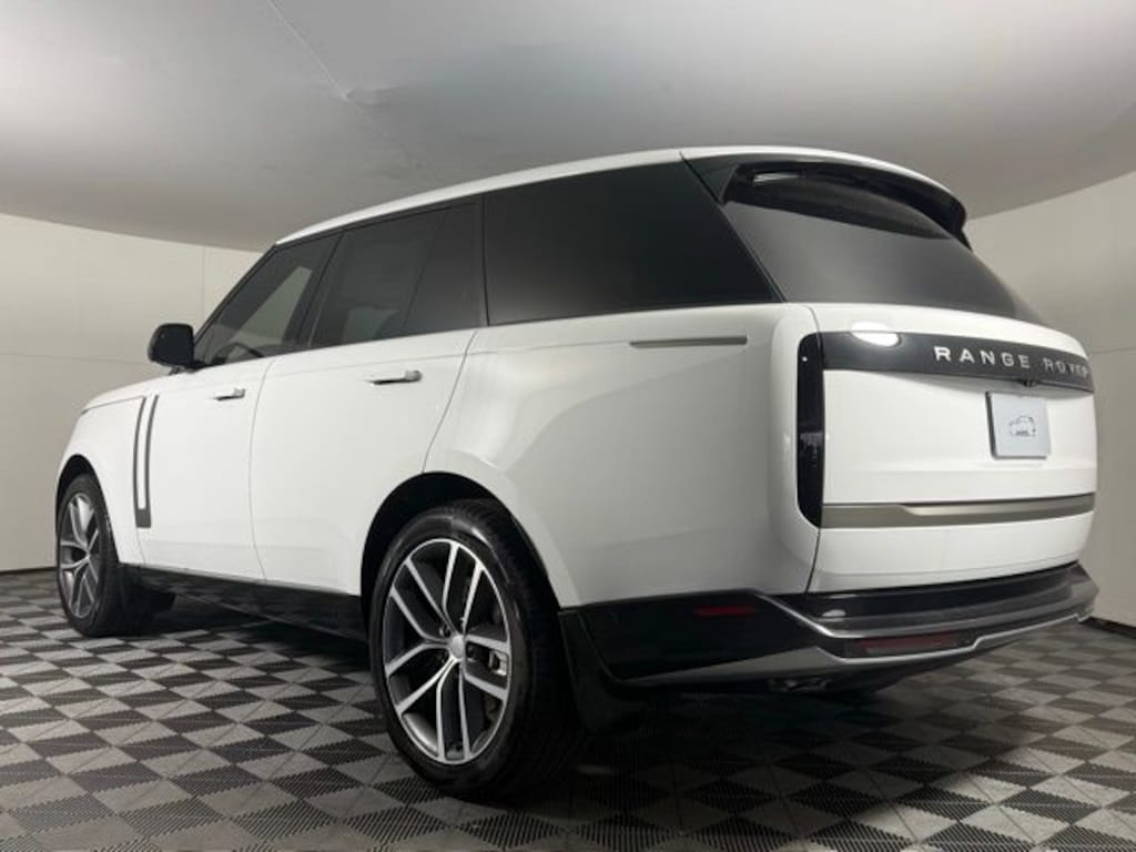 New 2025 Land Rover Range Rover SE SUV