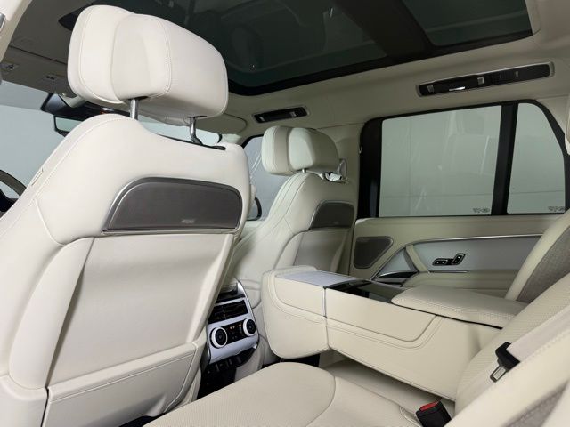 2026 Land Rover Range Rover SV - Photo 26