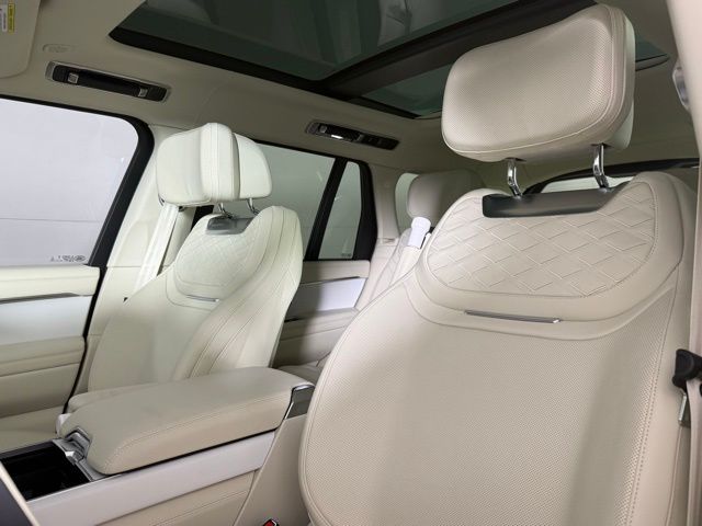 2026 Land Rover Range Rover SV - Photo 16